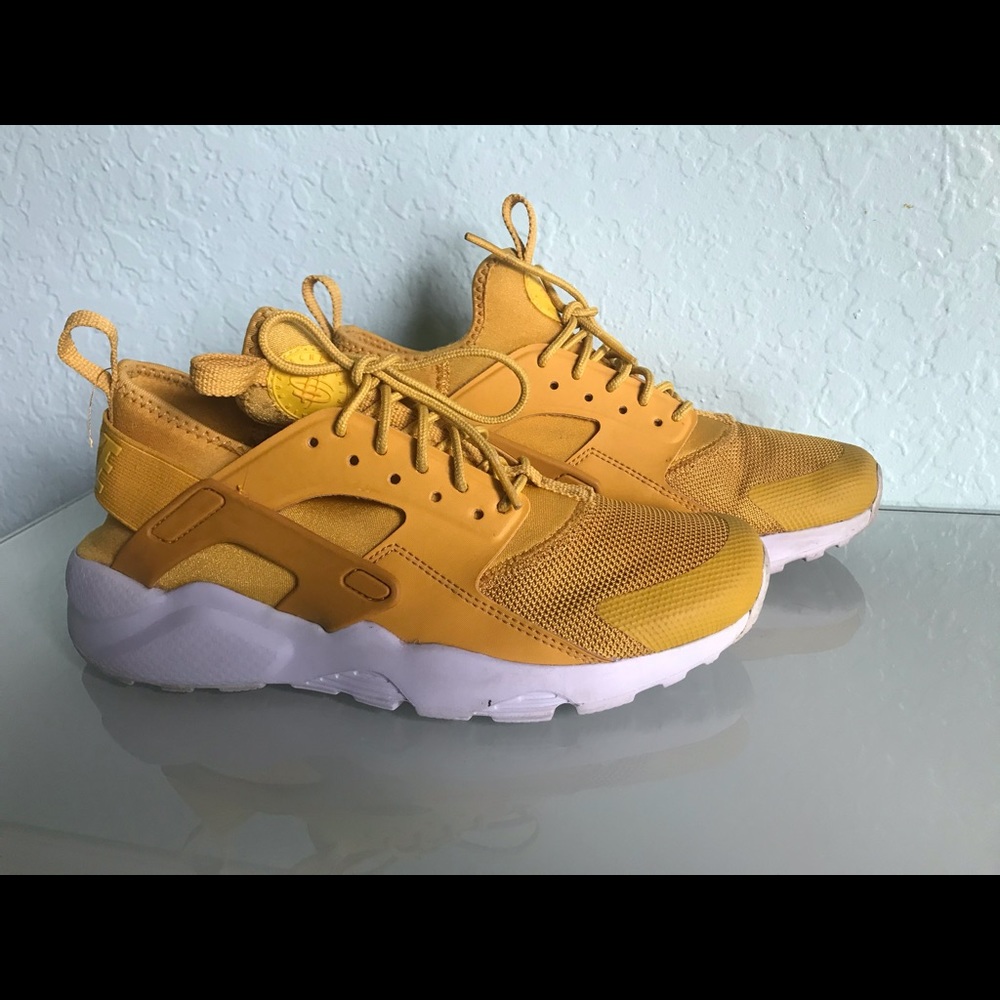 NIKE AIR HUARACHES